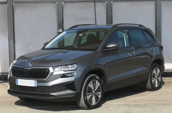 SKODA KAROQ 25 990€